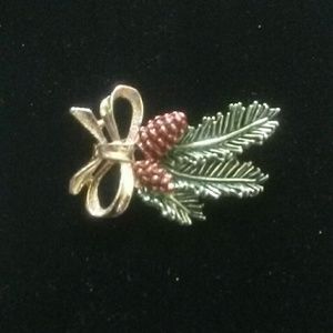 Women's pinecone brooch